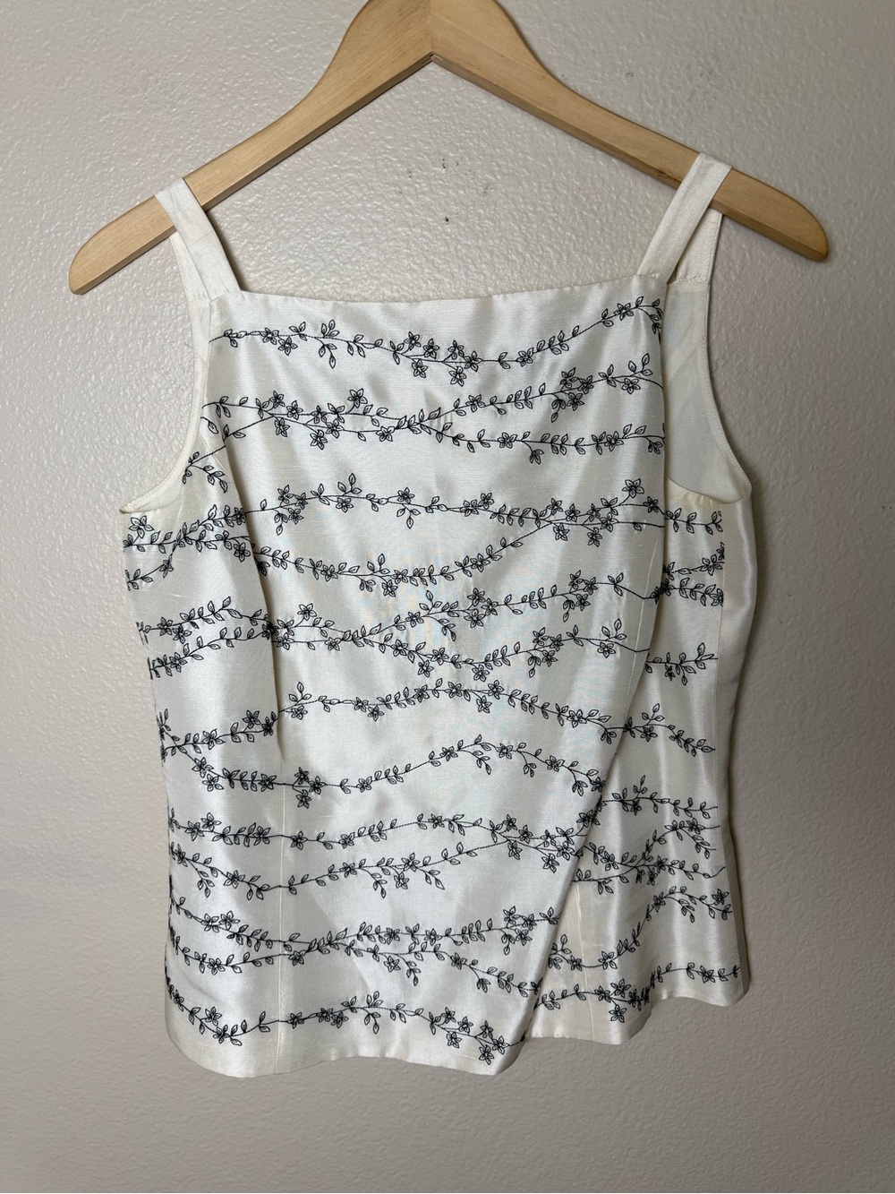Ann Taylor 100% Silk White Floral Embroidered Square-Neck Tank Top